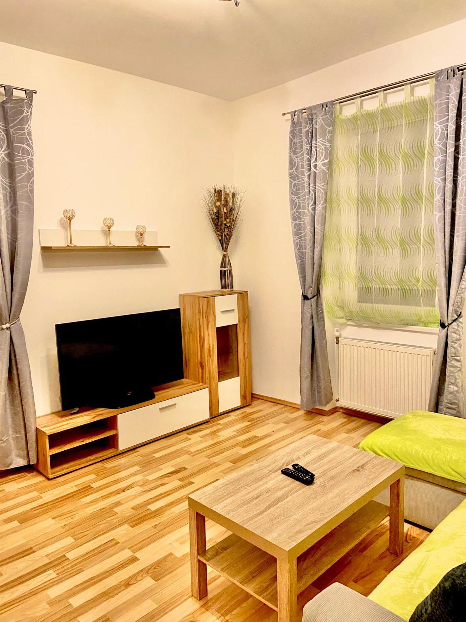 Burgblick Apartment- 60Qm, Kueche, Waschmaschine, Streamingdienste Seebenstein Экстерьер фото